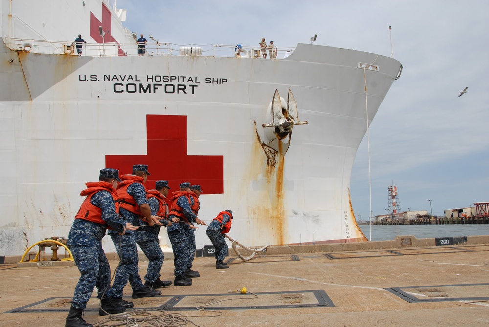 USNS Comfort arrives in Norfolk