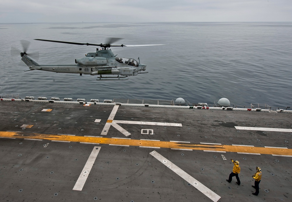 Cobra attack helicopter departs USS Makin Island