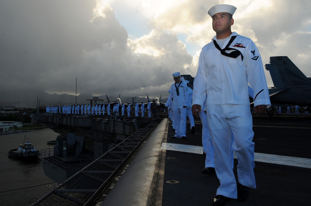 USS Ronald Reagan in Pearl Harbor