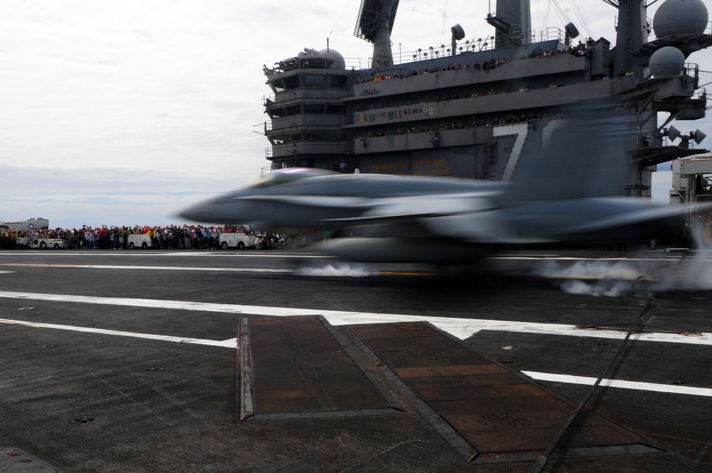 USS Ronald Reagan on tiger cruise