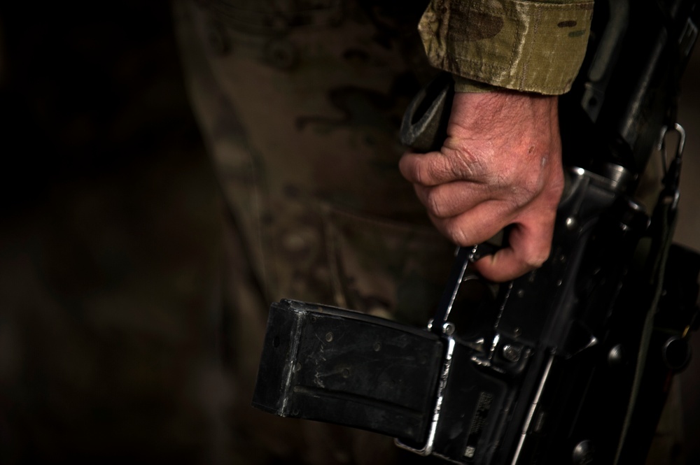 Soldier prepares for landing at Qalat runway