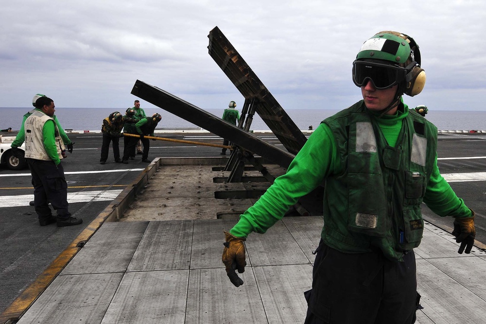 USS Ronald Reagan tiger cruise