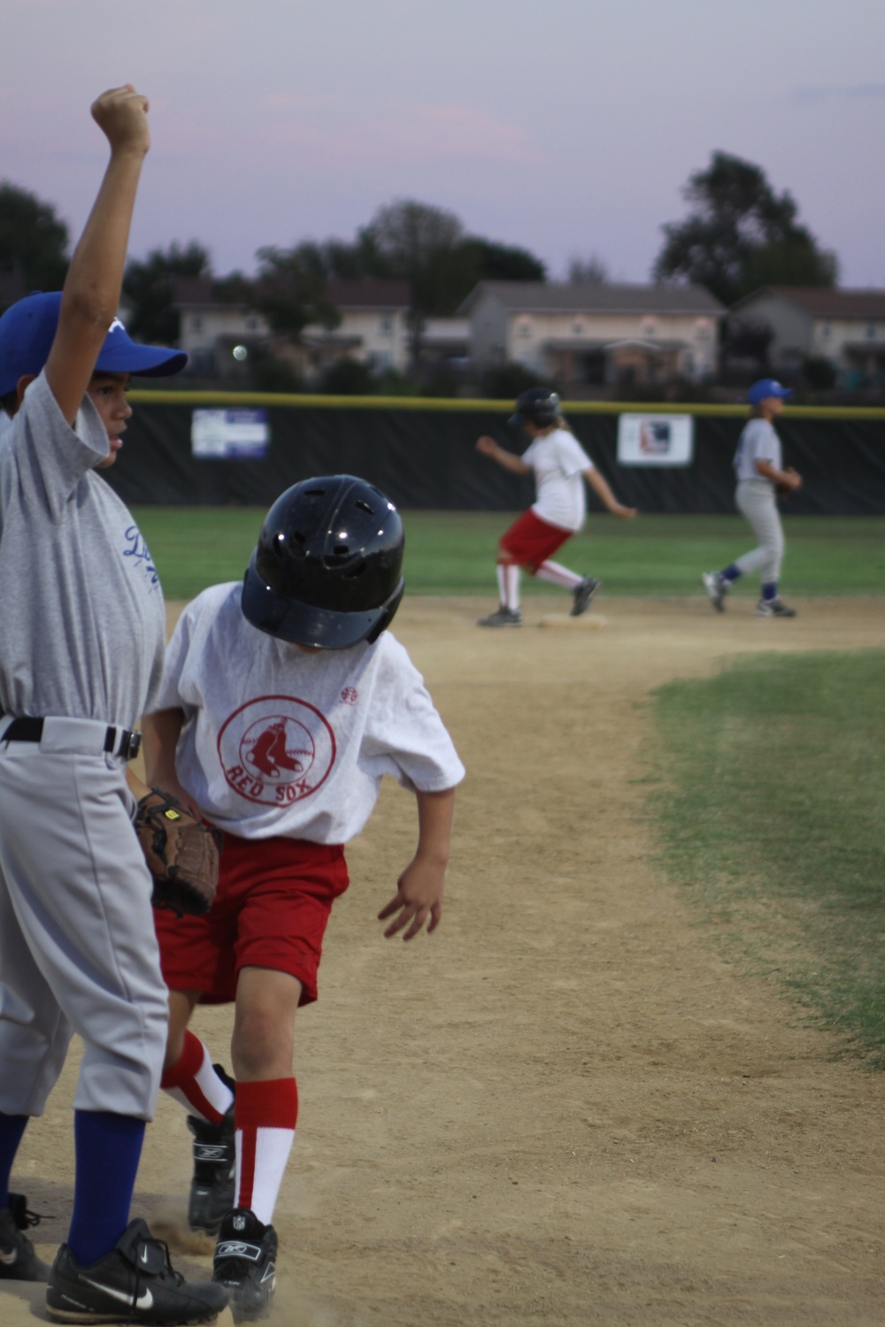 Three-pitch softball teaches young players teamwork