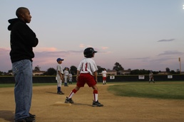 Three-pitch softball teaches young players teamwork