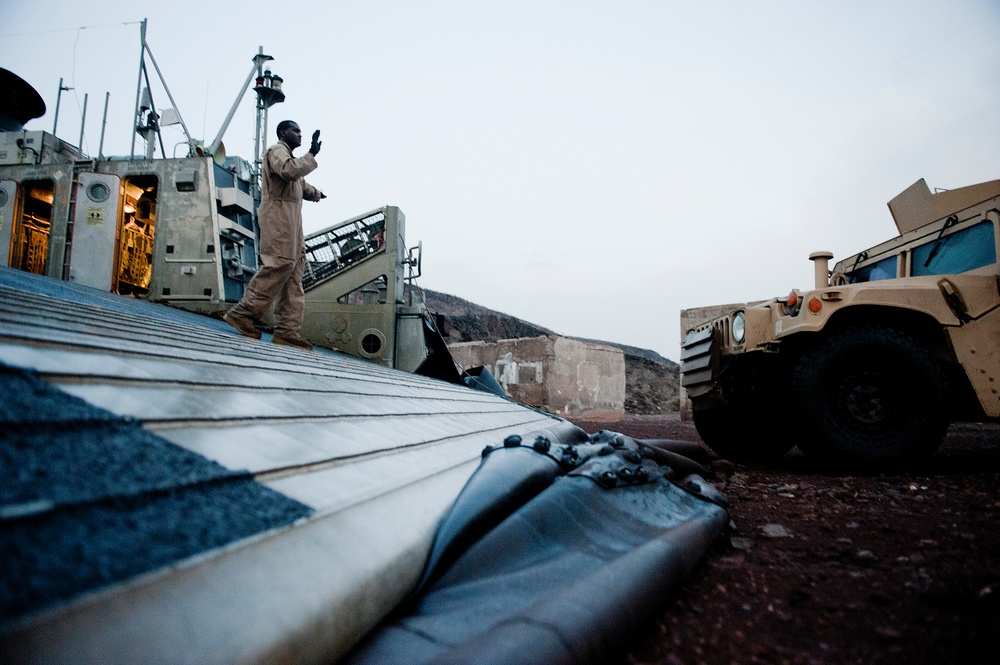 Bataan ARG supports maritime security in 5th Fleet AOR