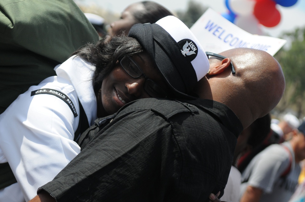 USS Ronald Reagan homecoming