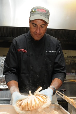 Dinner and a show -- Outback, Armed Forces Entertainment in Afghanistan to serve soldiers