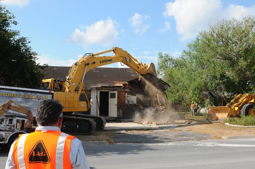 Guard task force aids city of Harlingen in drug house demolition