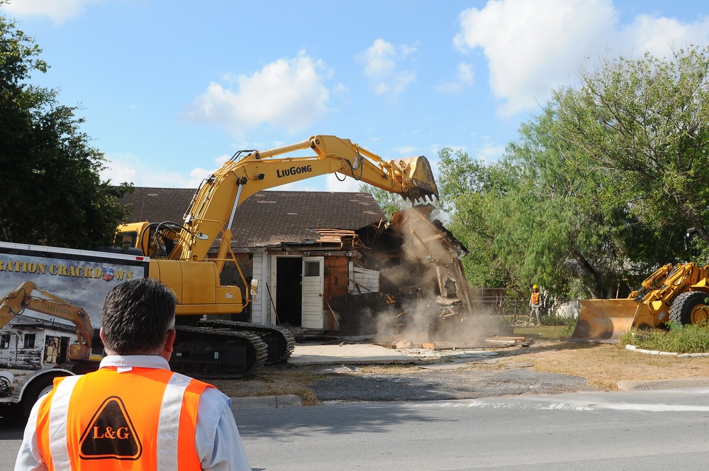Guard task force aids city of Harlingen in drug house demolition