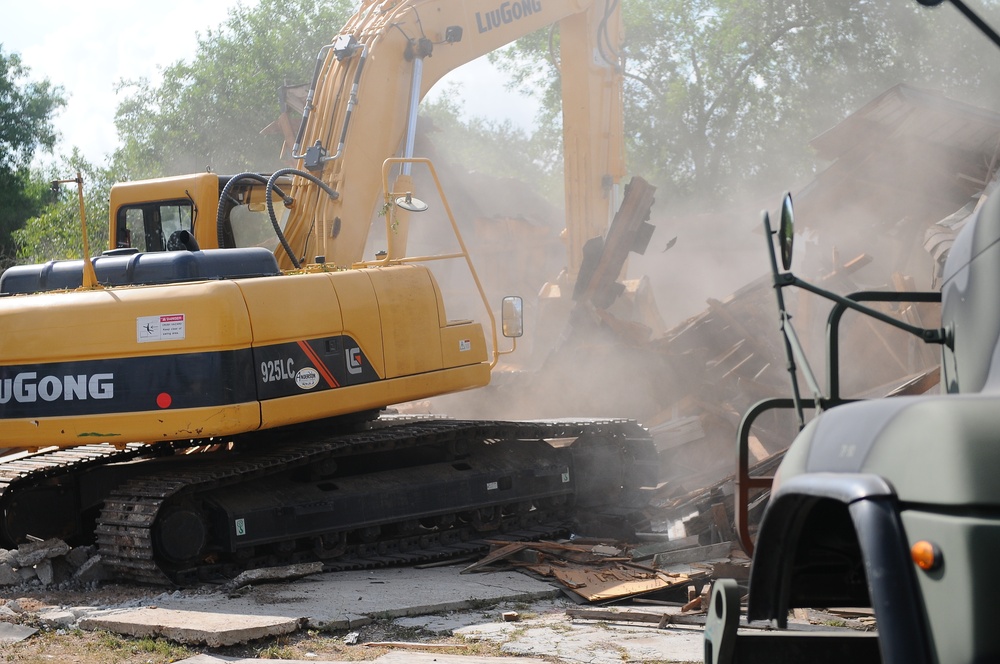 Guard task force aids city of Harlingen in drug house demolition