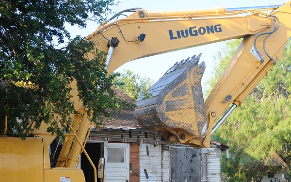 Guard task force aids city of Harlingen in drug house demolition