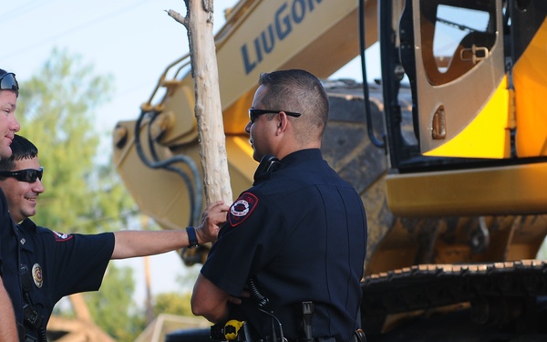 Guard soldiers teach Harlingen school children about dangers of drug use.