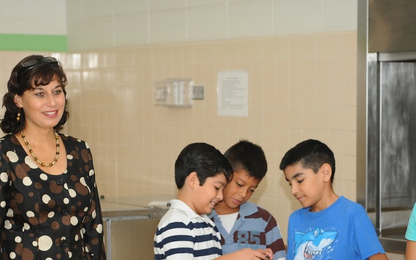 Guard soldiers teach Harlingen school children about dangers of drug use.