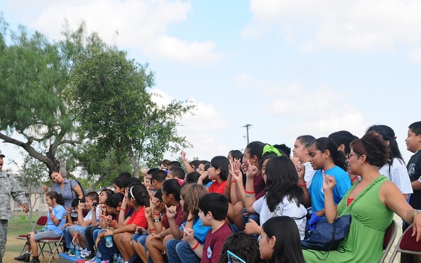 Guard soldiers teach Harlingen school children about dangers of drug use.
