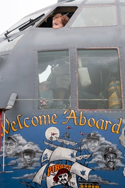 Air Force, military bring show to Pittsburgh skies
