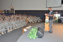 NFL legend tells soldiers: ‘You should not be ashamed, we all have problems’