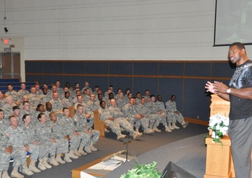 NFL legend tells soldiers: ‘You should not be ashamed, we all have problems’