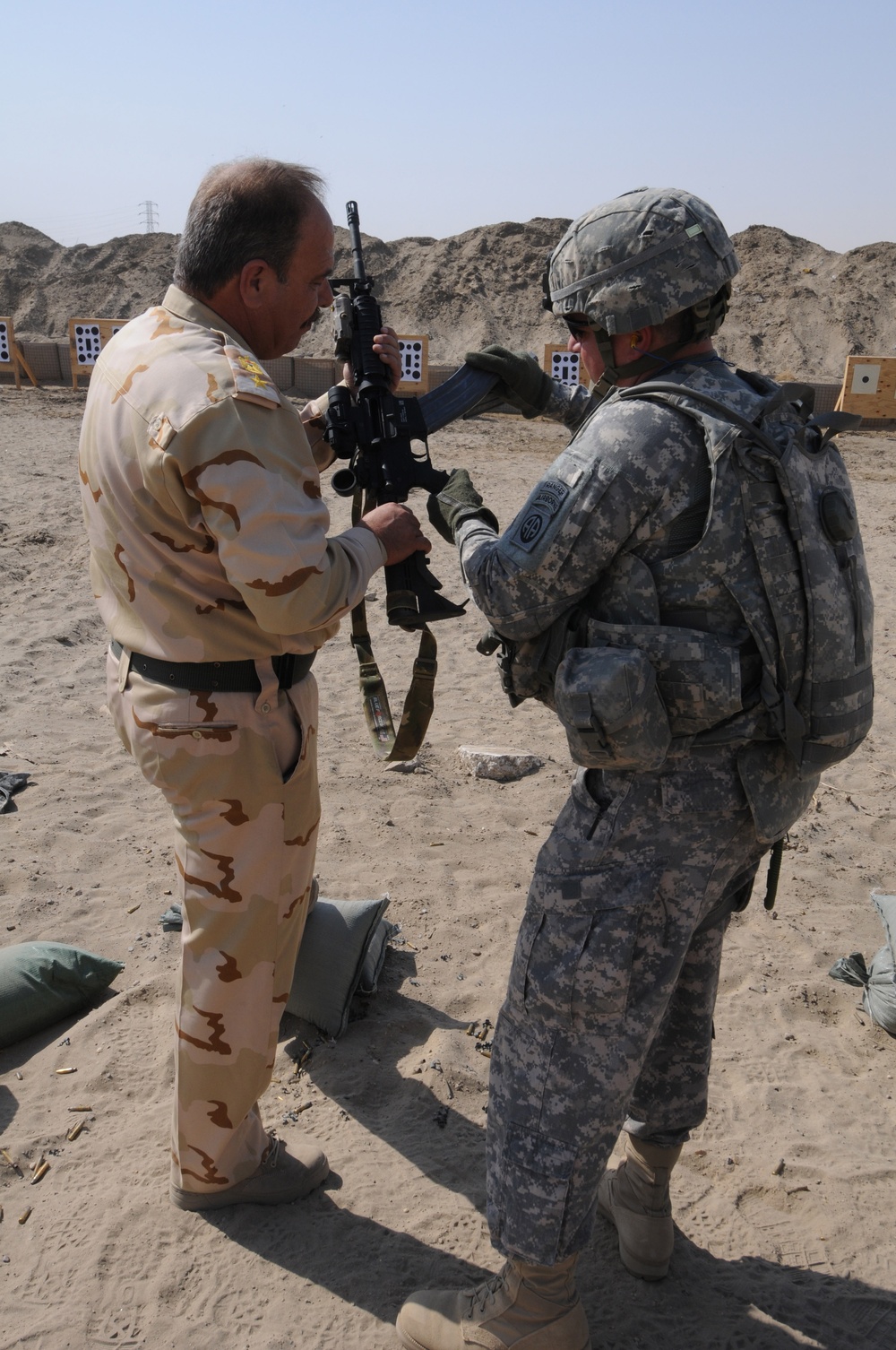 US paratroopers and Iraqi soldiers christen new rifle range