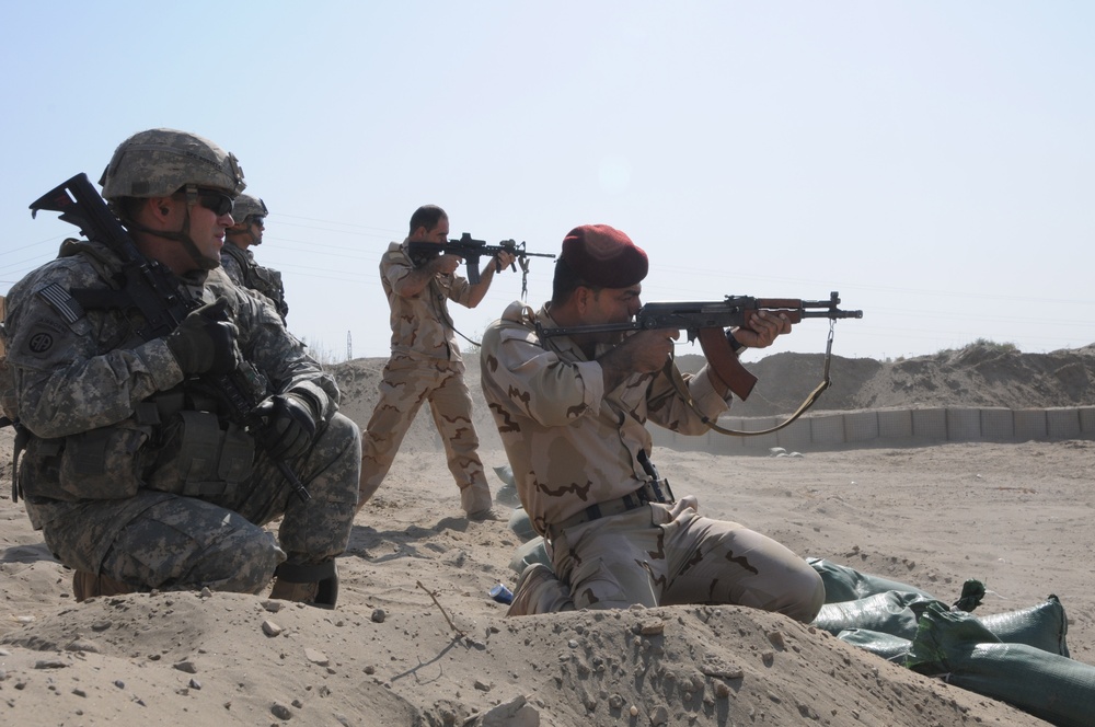 US paratroopers and Iraqi soldiers christen new rifle range