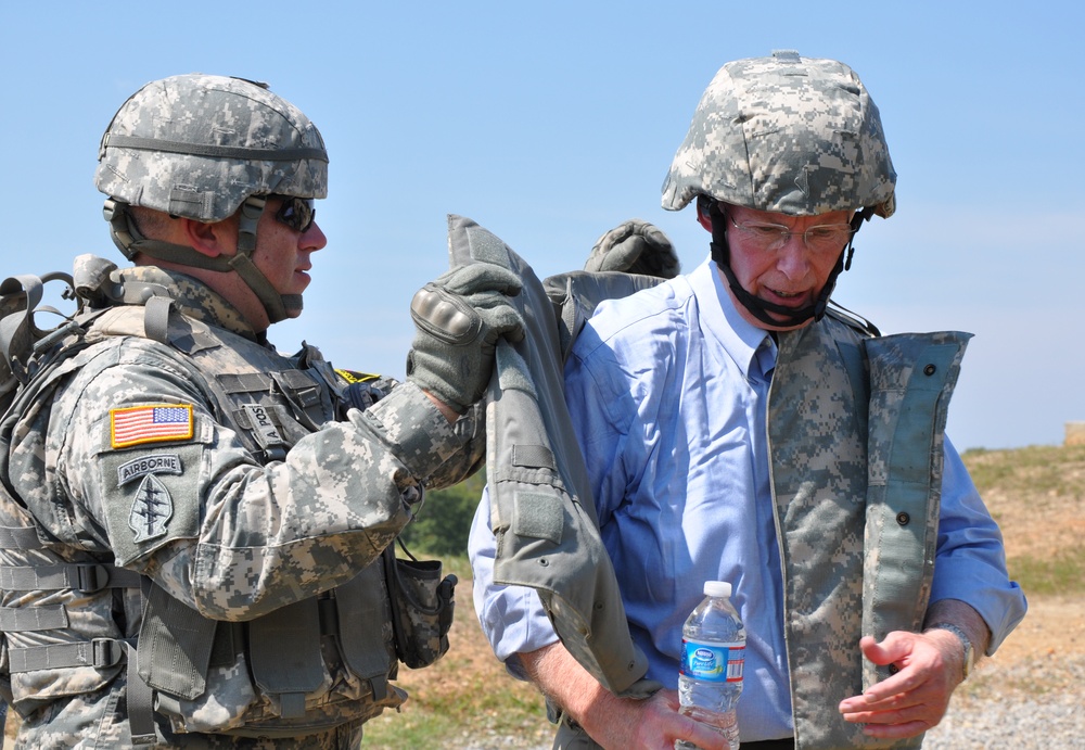 Alabama Governor reviews Troops