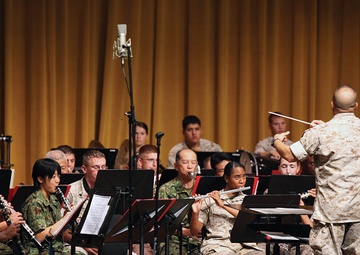 III MEF, JGSDF bands communicate, prepare through music