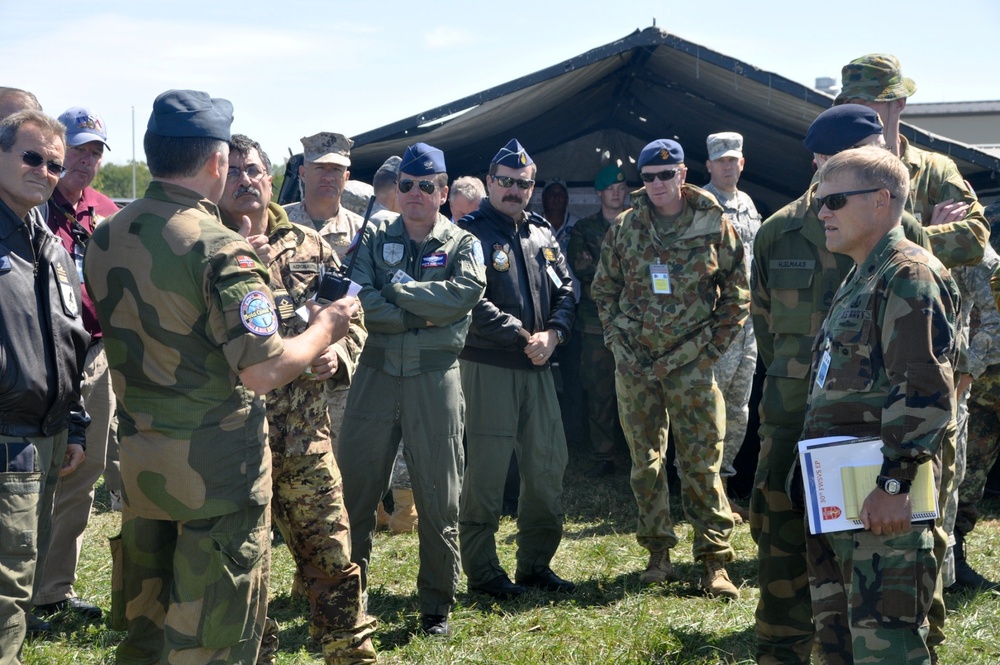 Distinguished visitors observe training at Bold Quest 2011