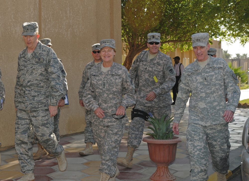 Gen. Dunwoody visits FOB Union III