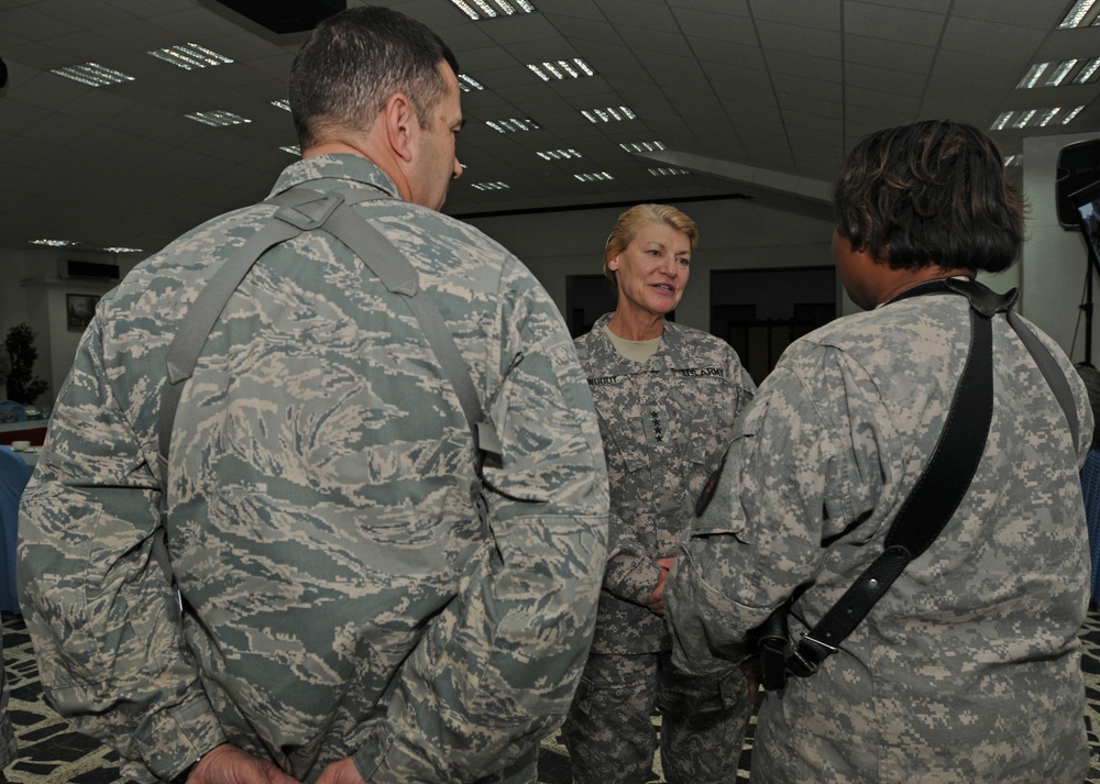 Gen. Dunwoody visits FOB Union III