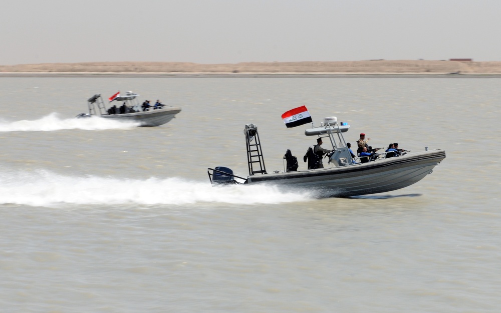 Iraqi navy showcases skill on Navy Day