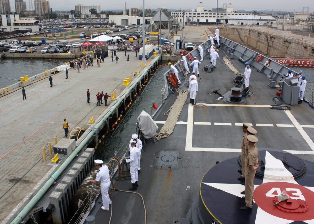 USS Thach returns to San Diego