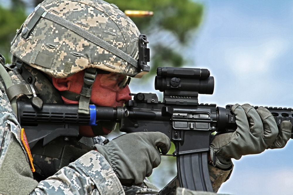 Brigade commander trains with troops
