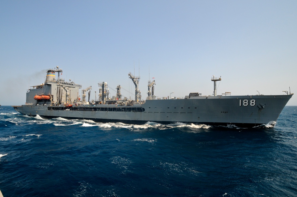 USNS Joshua Humphreys transits the Gulf of Aden