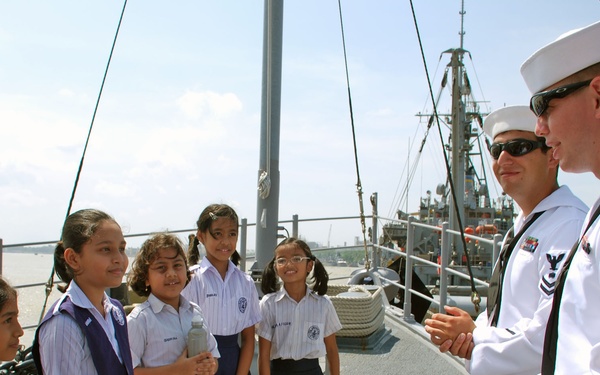 Sailors visit Bangladesh