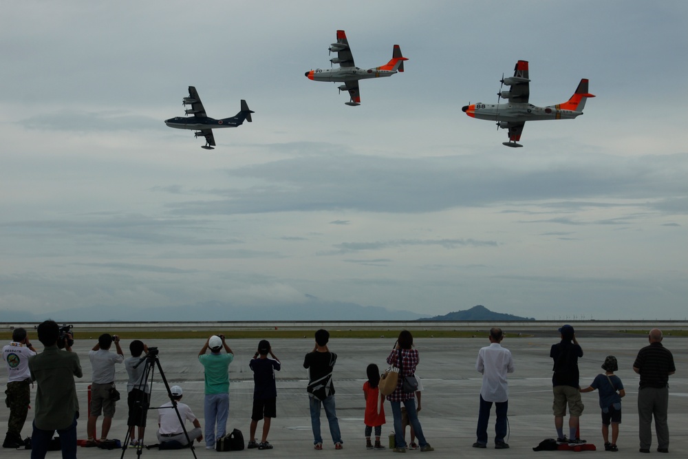 JMSDF flies through open house festival