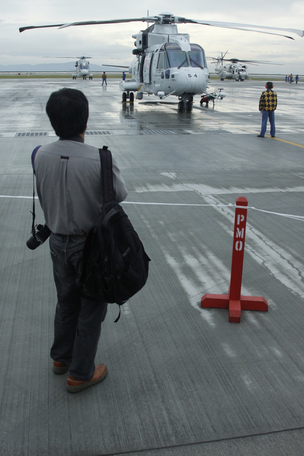 JMSDF flies through open house festival