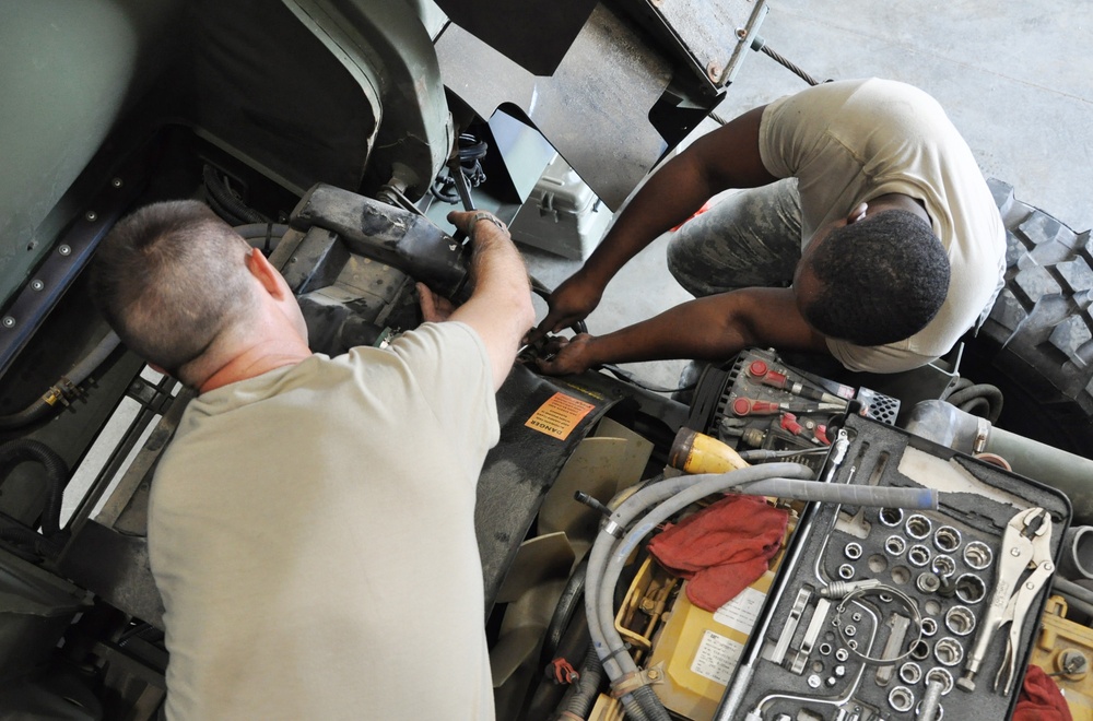 Virginia Guard soldiers keep brigade vehicles rolling
