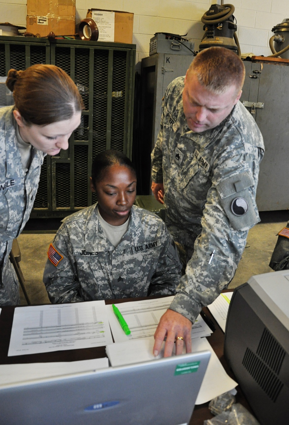 Virginia Guard soldiers keep brigade vehicles rolling