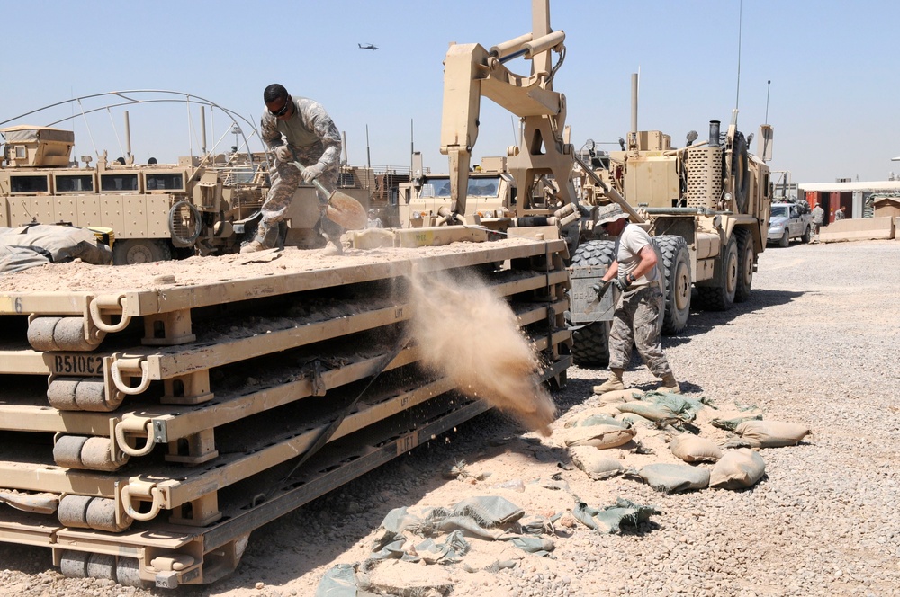 ‘First Lightning’ Battalion soldiers prepare Joint Security Station Loyalty, Iraq for closure
