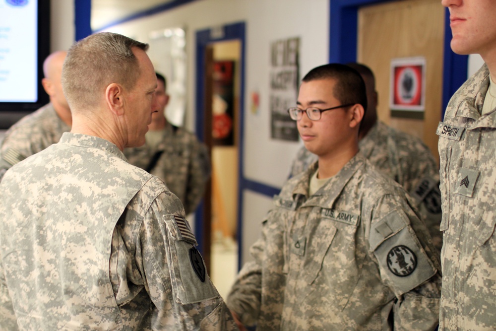 ‘Griffin’ Battalion soldiers recognized for excellence by commander of United States Division – Center