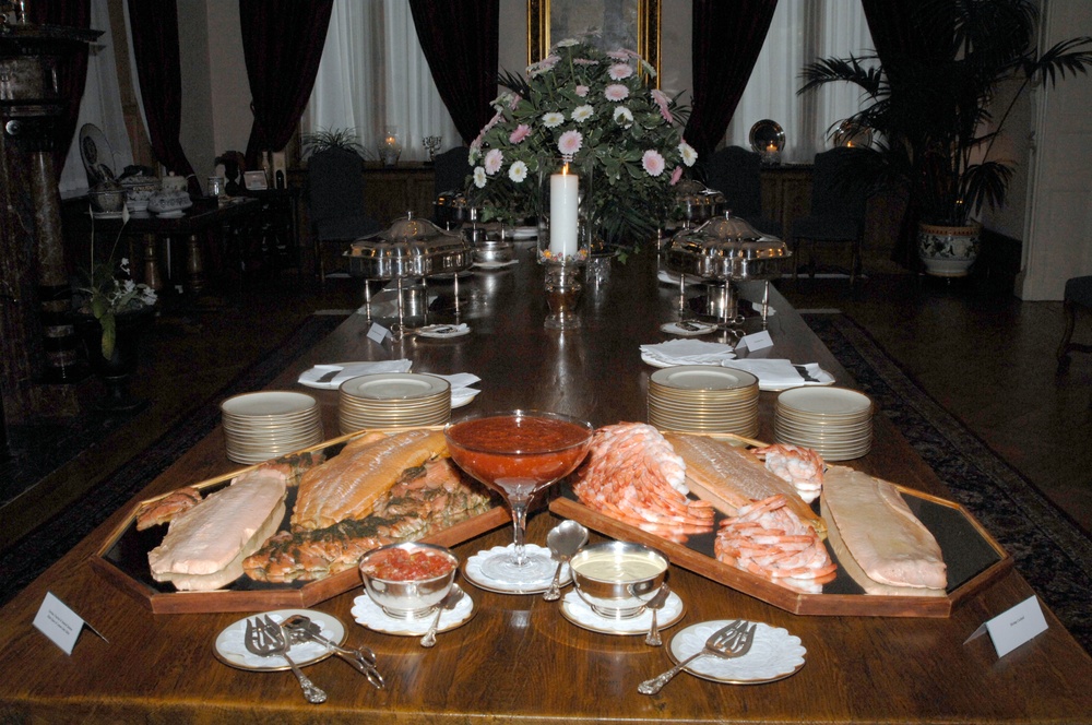 SACEUR hosts dinner for the NMRs'