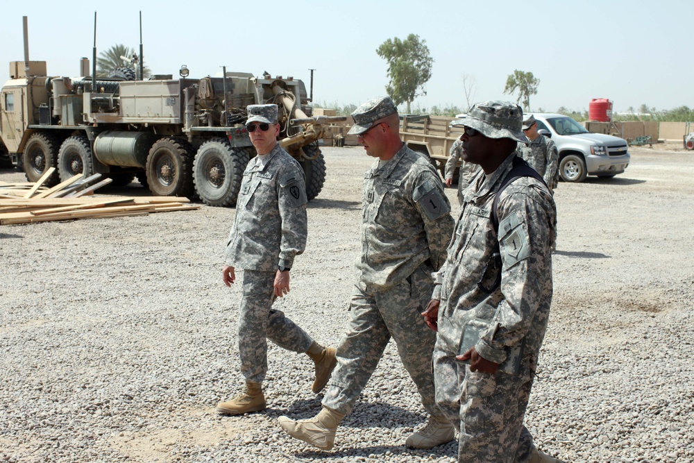 United States Division – Center commander visits ‘Griffin’ Battalion at Camp Liberty, Iraq