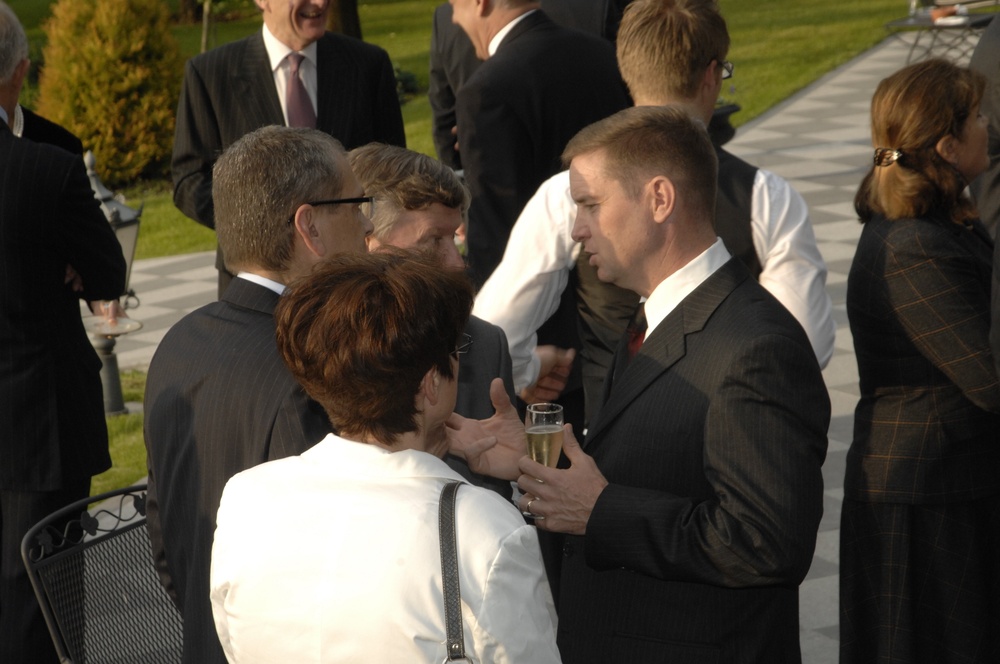 SACEUR hosts dinner for the NMRs'