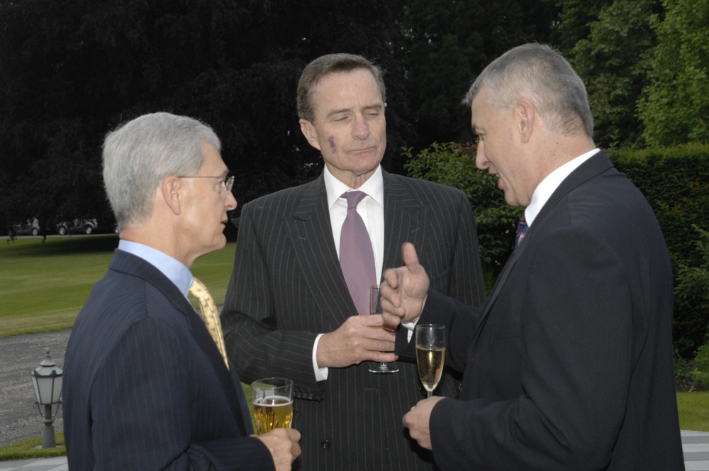 SACEUR hosts dinner for the NMRs'