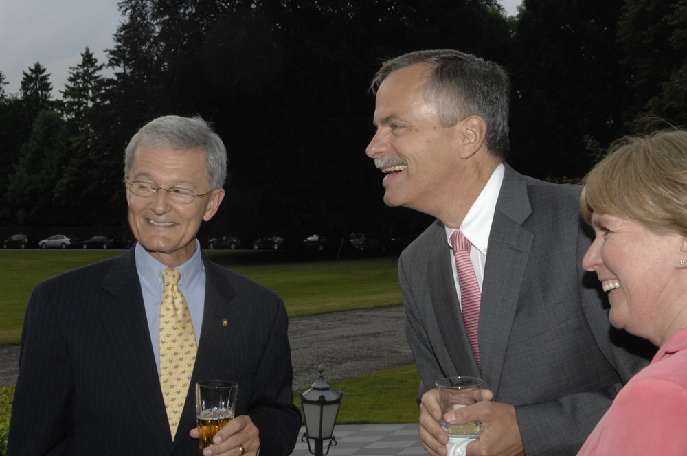 SACEUR hosts dinner for the NMRs'