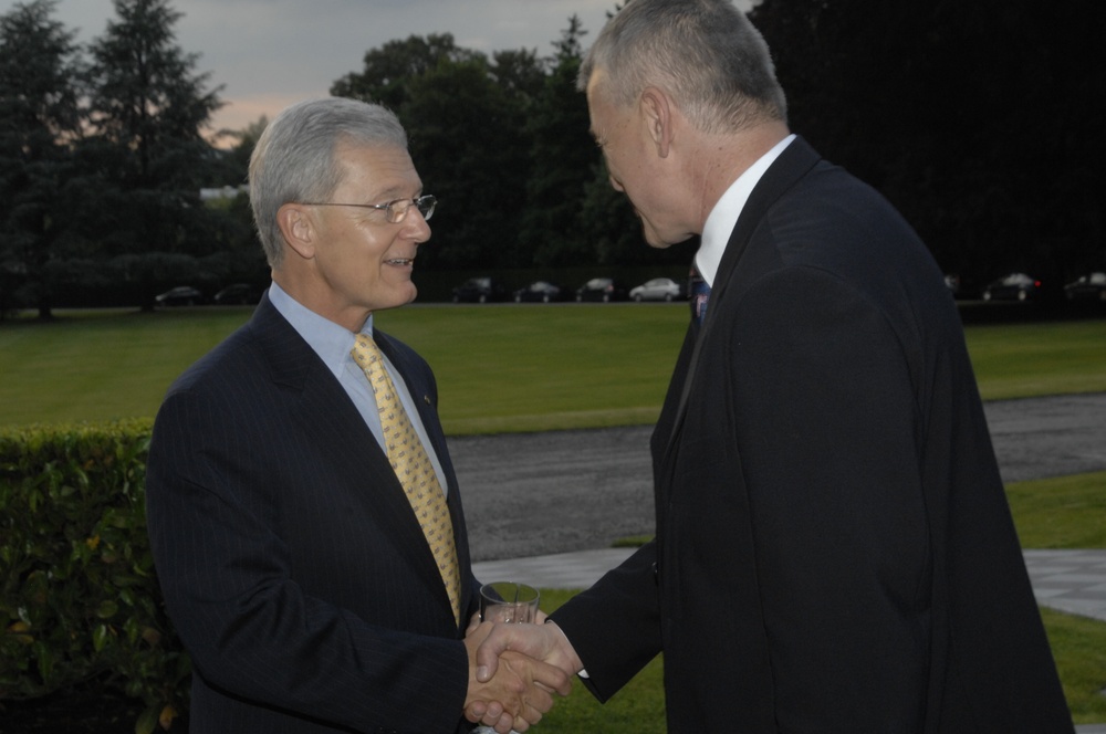 SACEUR hosts dinner for the NMRs'