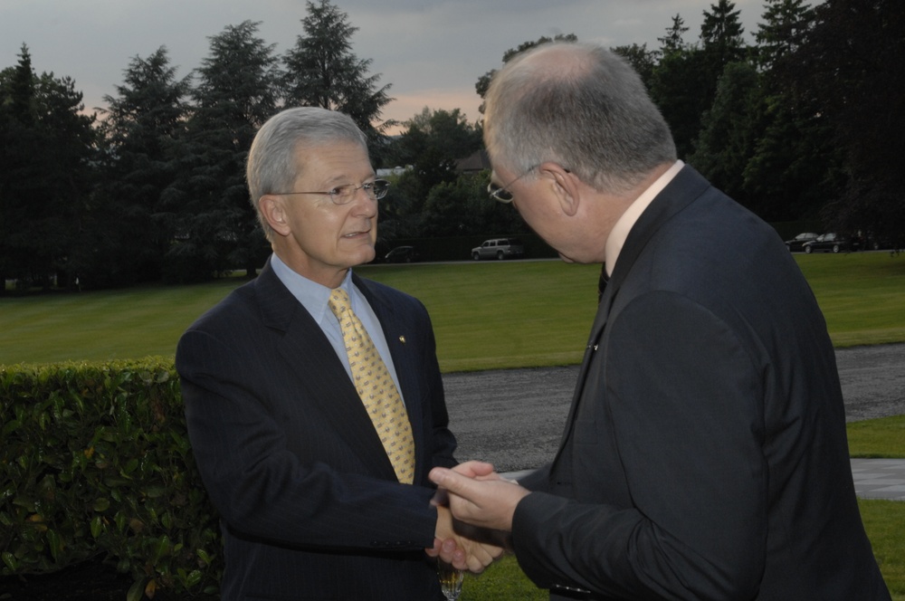 SACEUR hosts dinner for the NMRs'