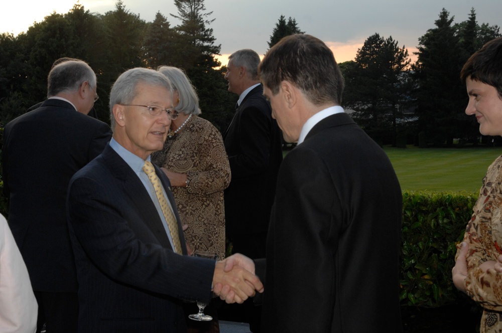 SACEUR hosts dinner for the NMRs'