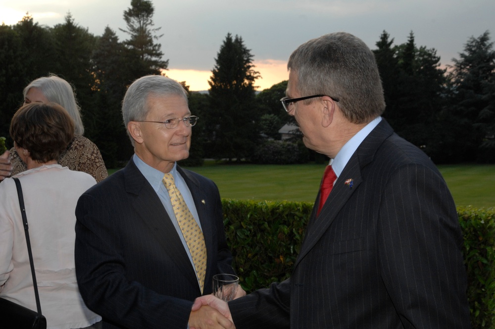 SACEUR hosts dinner for the NMRs'