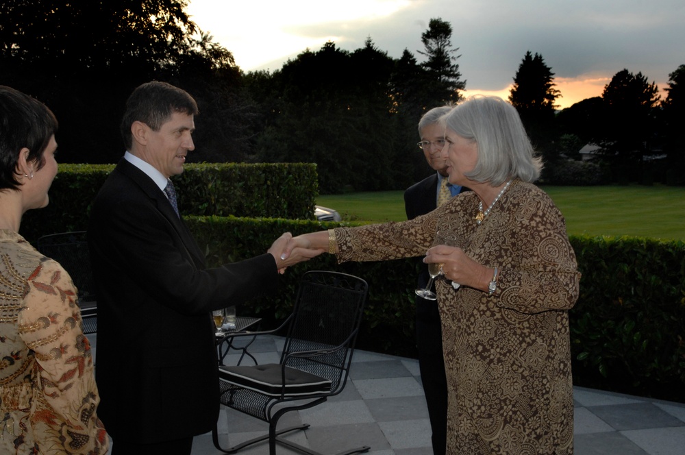 SACEUR hosts dinner for the NMRs'