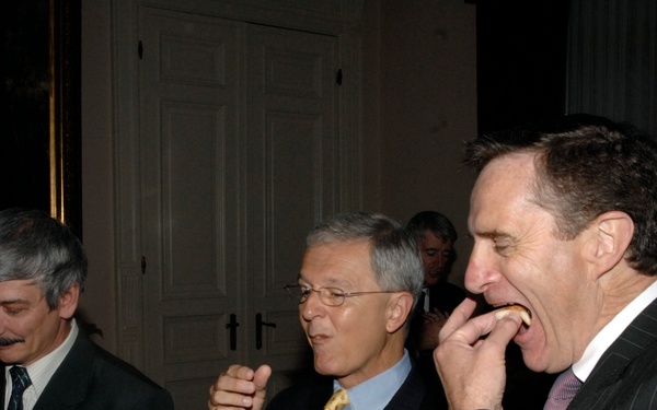 SACEUR hosts dinner for the NMRs'